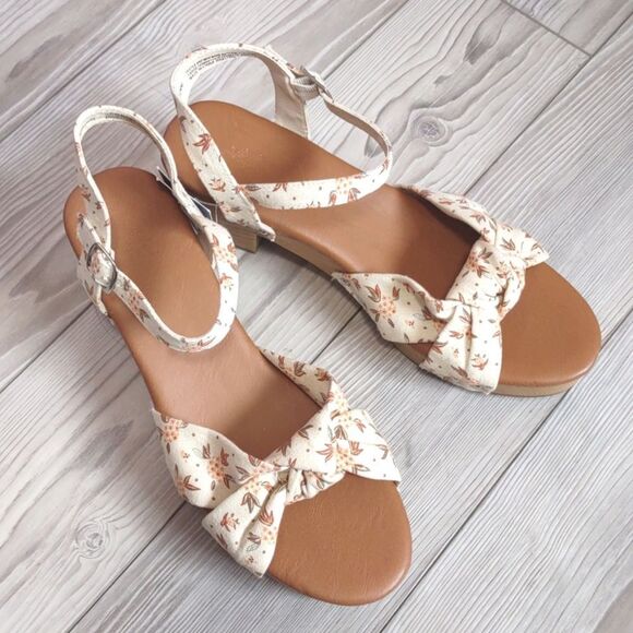 (43-2177) Women's Eleanor Heels - Universal Thread Cream 11 - Picture 9 of 11